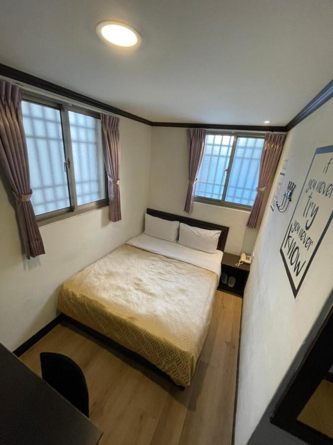 Holiday Business Hotel Taitung Bagian luar foto