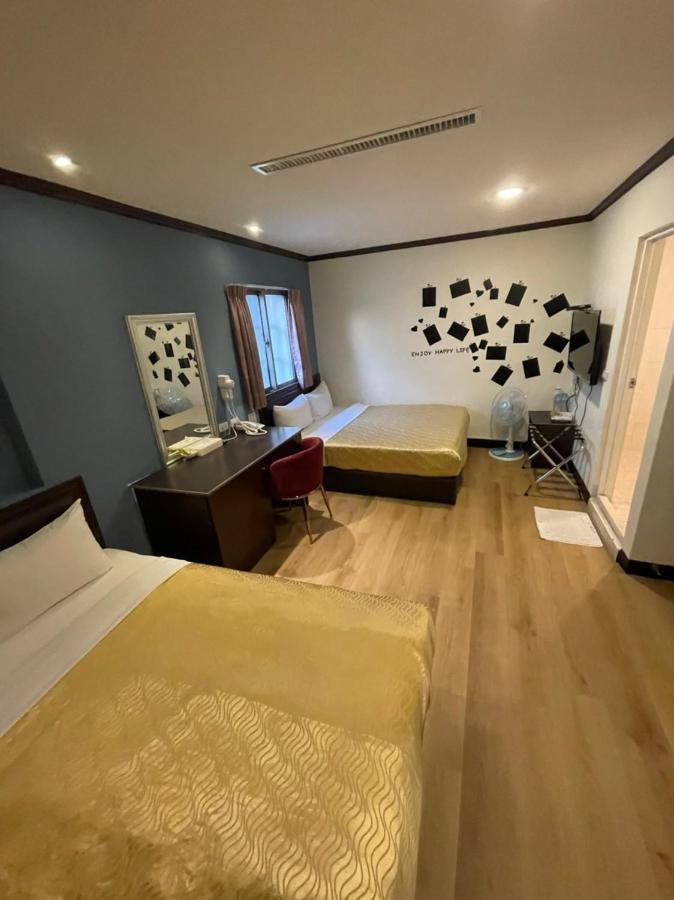 Holiday Business Hotel Taitung Bagian luar foto