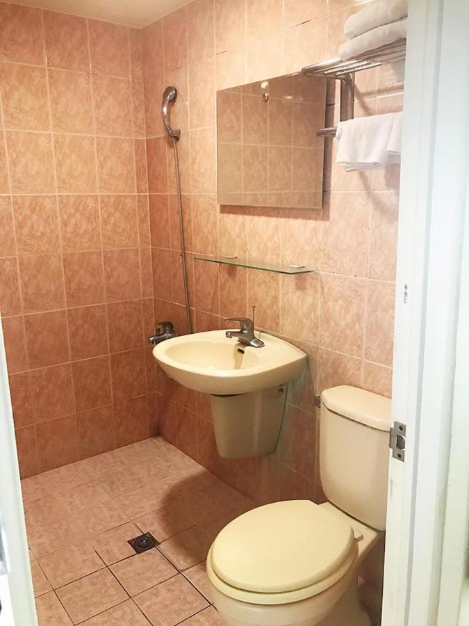 Holiday Business Hotel Taitung Bagian luar foto