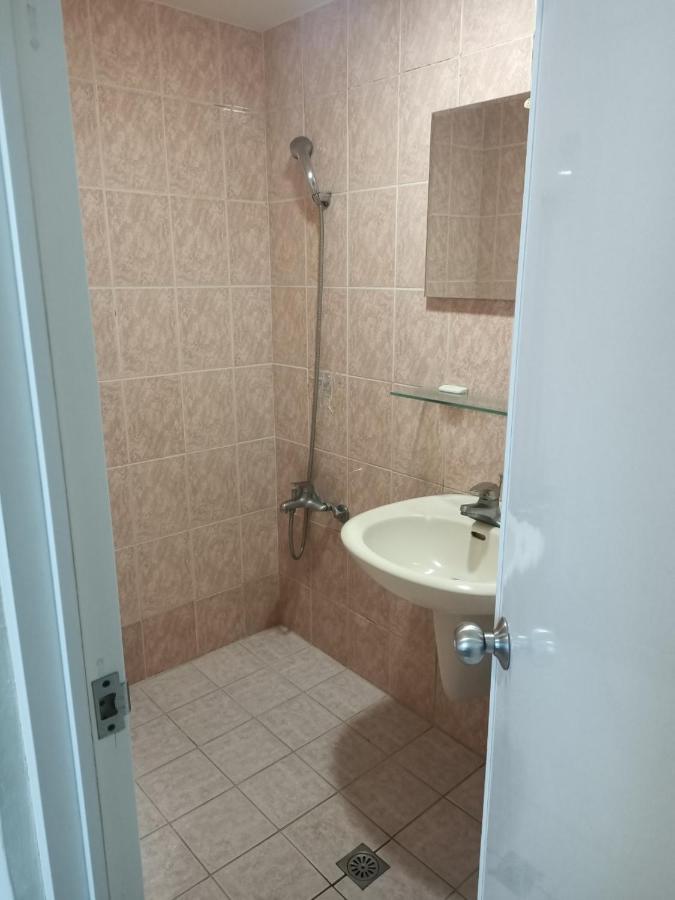 Holiday Business Hotel Taitung Bagian luar foto