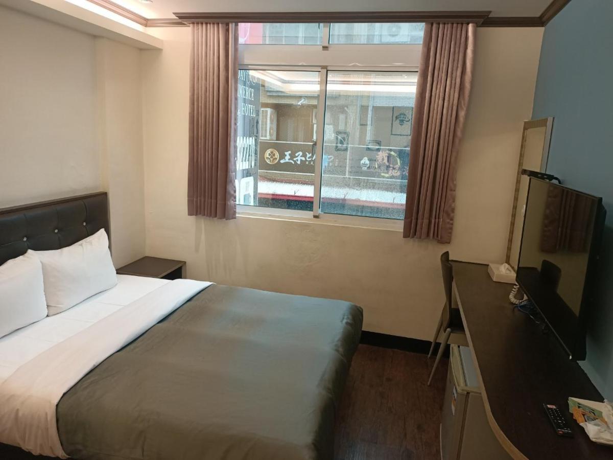 Holiday Business Hotel Taitung Bagian luar foto